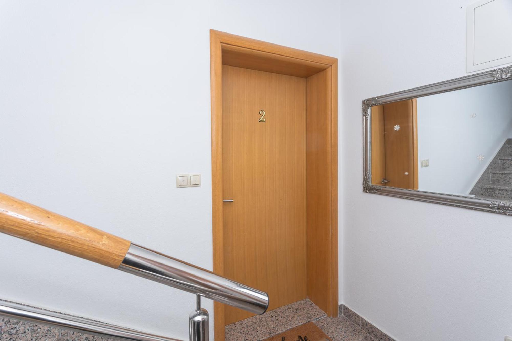 Apartments Klaudia Cista Velika 沃迪切 外观 照片