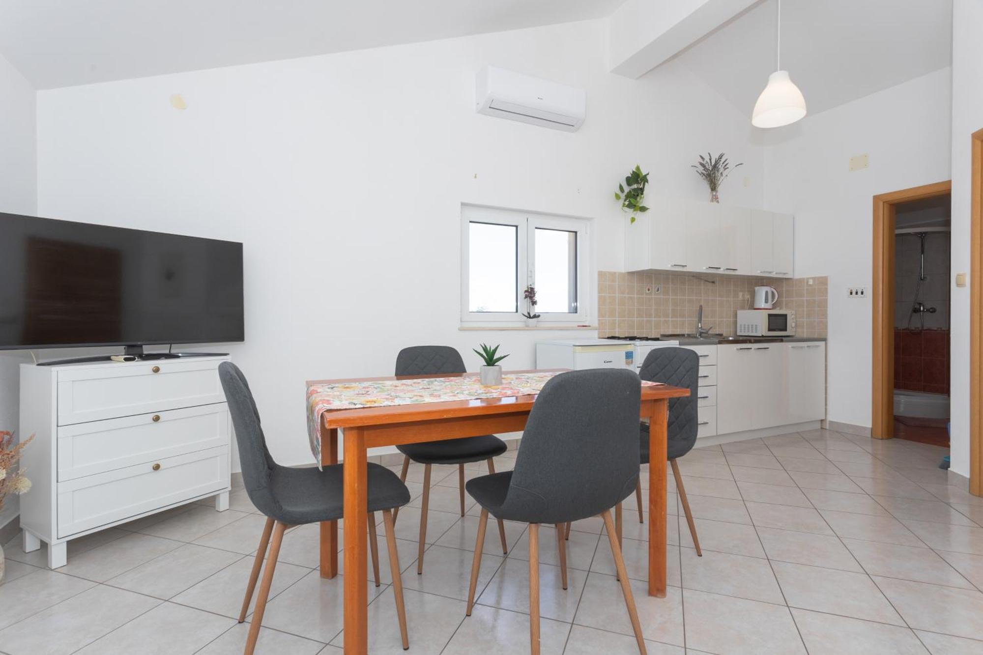 Apartments Klaudia Cista Velika 沃迪切 外观 照片
